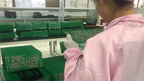 QC人工检验-SMT贴片麻豆免费版下载-苏州昆山PCB抄板电路板焊接|线路板焊接|SMT贴片焊接